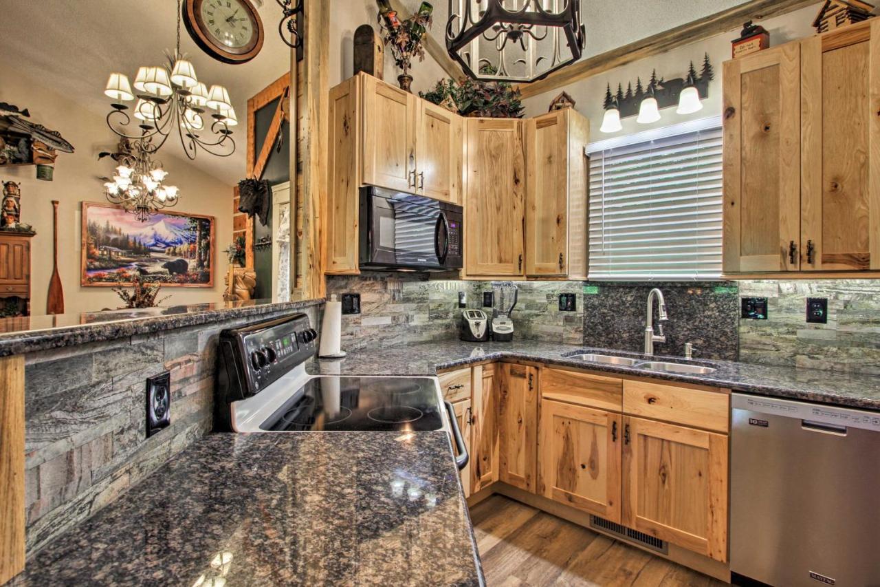 Eclectic Cabin With Hot Tub 1 Mi To Ober แกตลิงเบิร์ก ภายนอก รูปภาพ