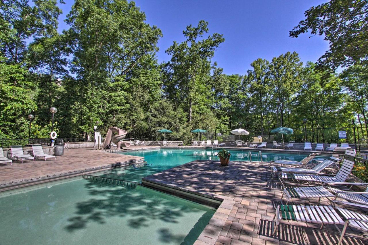 Eclectic Cabin With Hot Tub 1 Mi To Ober แกตลิงเบิร์ก ภายนอก รูปภาพ