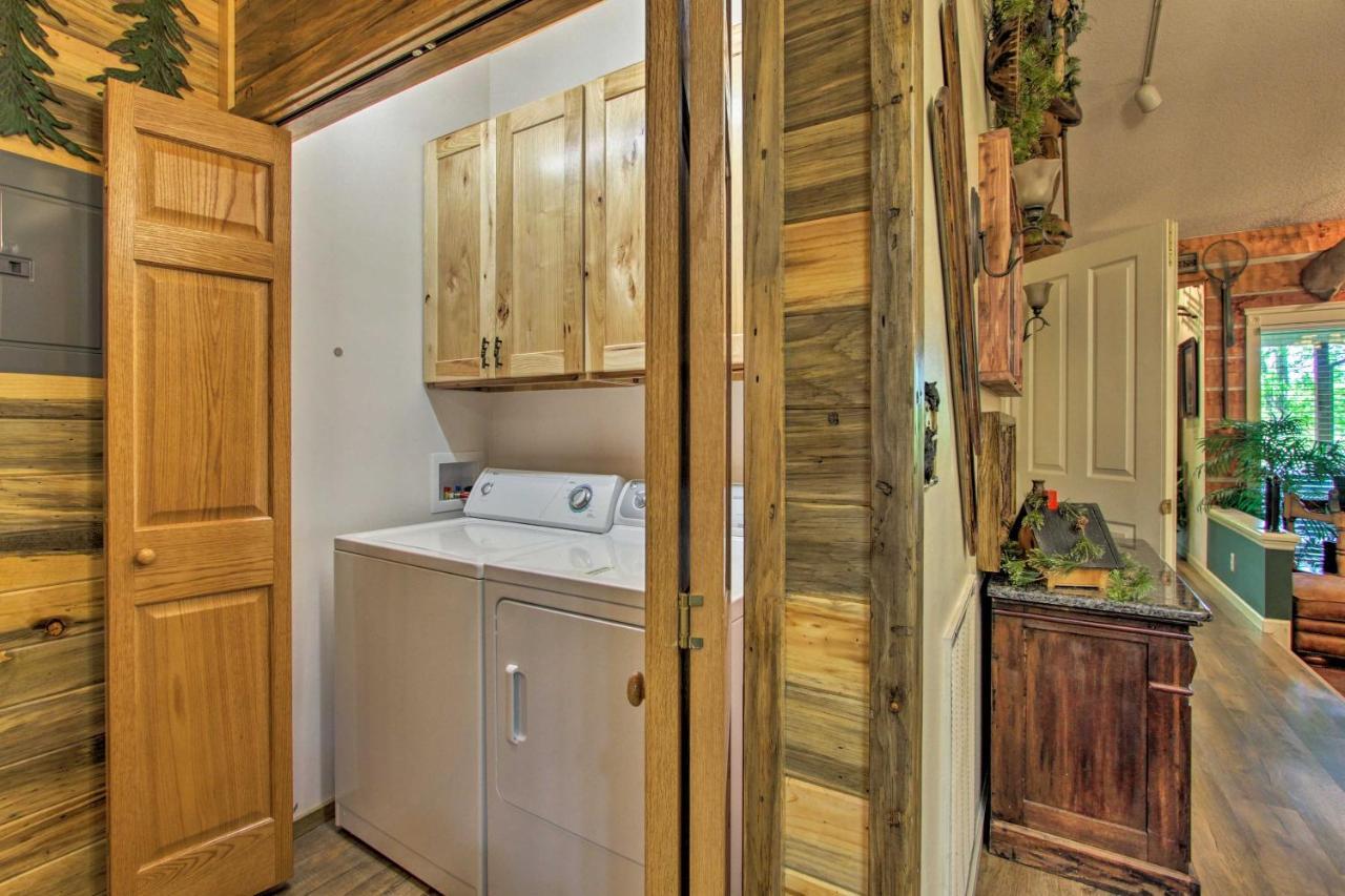 Eclectic Cabin With Hot Tub 1 Mi To Ober แกตลิงเบิร์ก ภายนอก รูปภาพ