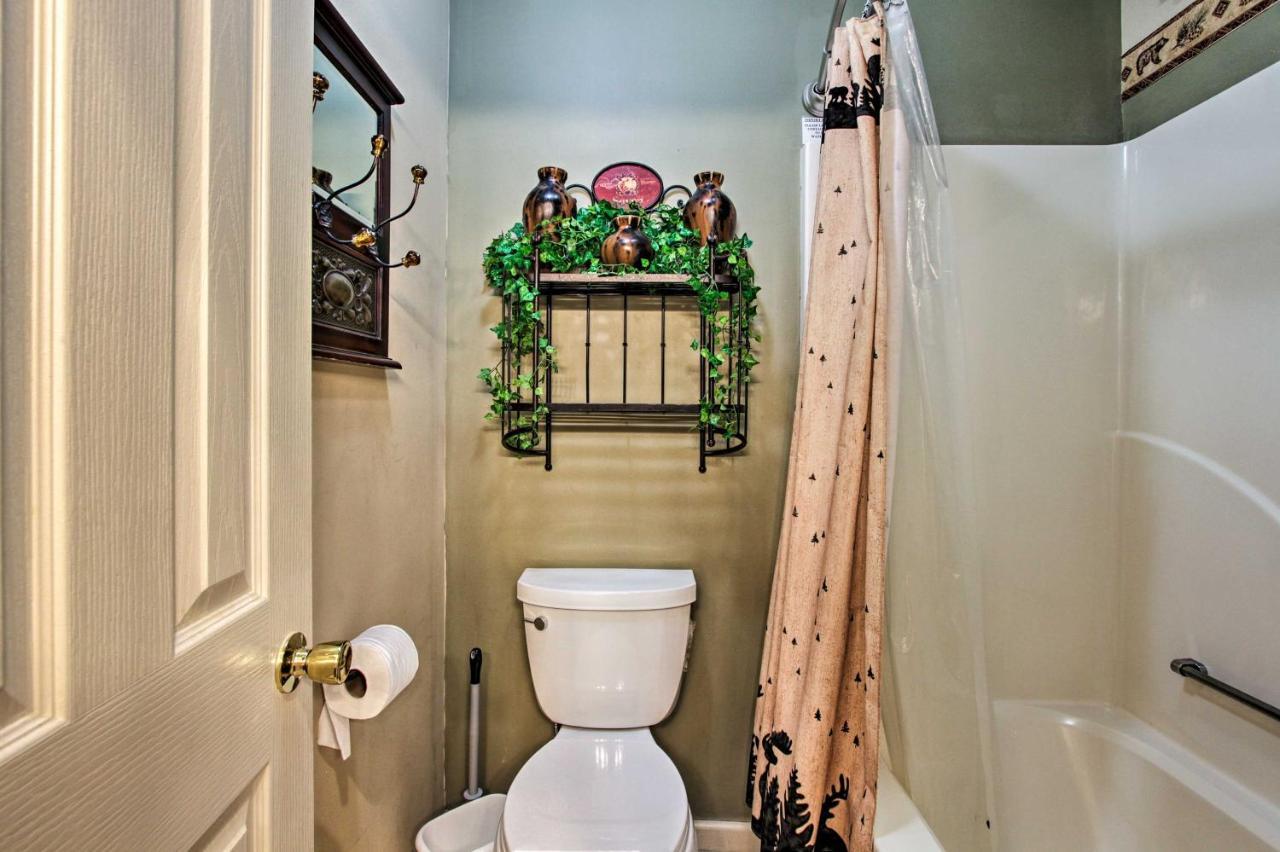 Eclectic Cabin With Hot Tub 1 Mi To Ober แกตลิงเบิร์ก ภายนอก รูปภาพ